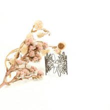 Load image into Gallery viewer, Daisy Ring