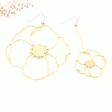 Load image into Gallery viewer, Mismatched Flower Earrings