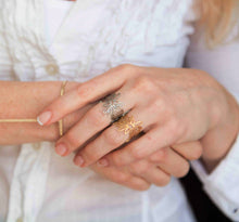 Load image into Gallery viewer, Daisy Ring