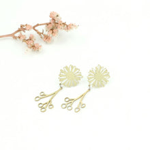 Load image into Gallery viewer, Sprouting Daisy
