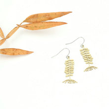 Load image into Gallery viewer, Small Flower Earrings
