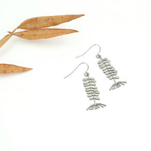Load image into Gallery viewer, Small Flower Earrings
