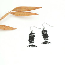 Load image into Gallery viewer, Small Flower Earrings
