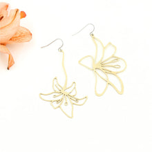Load image into Gallery viewer, Madonna Lily Earrings
