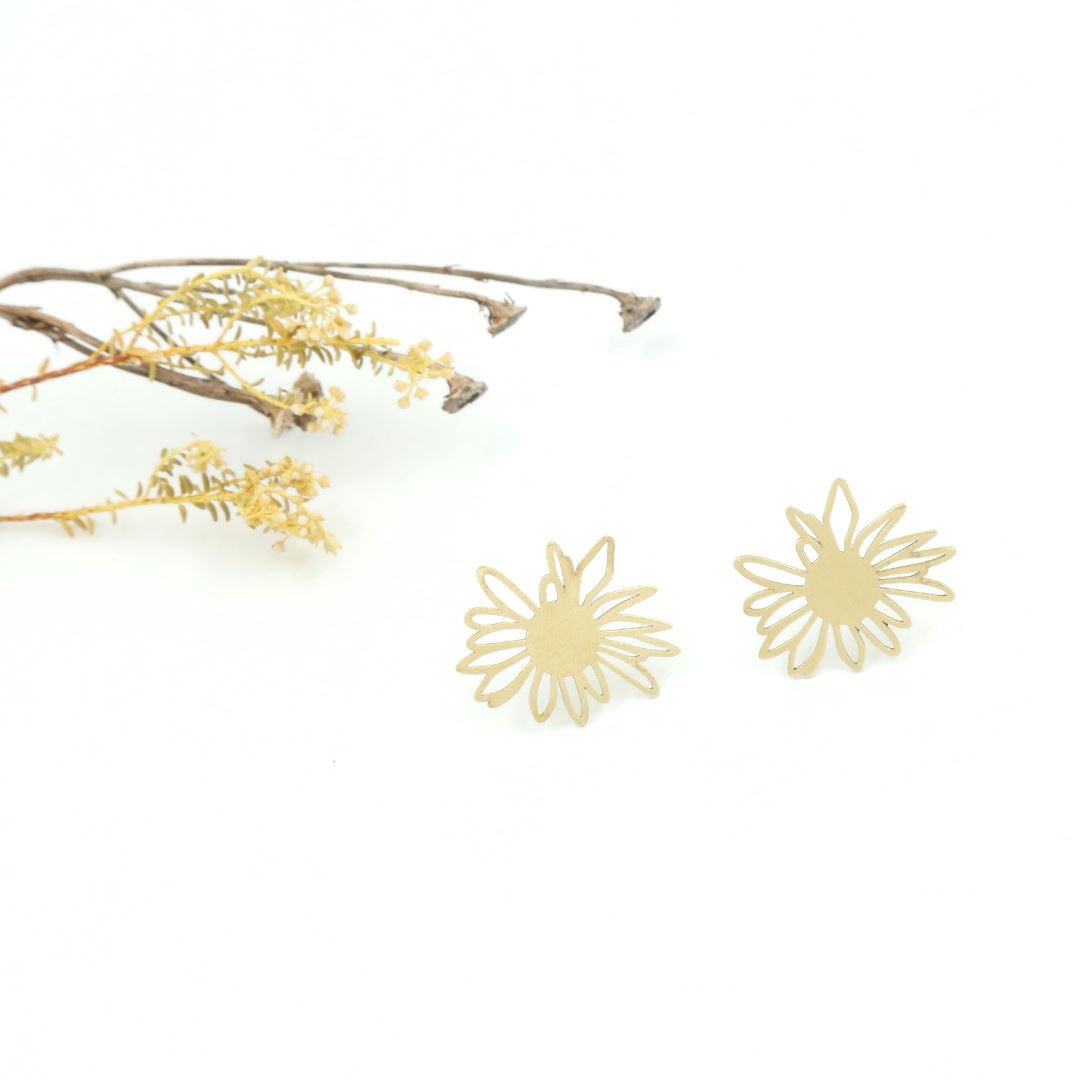 Daisy Studs
