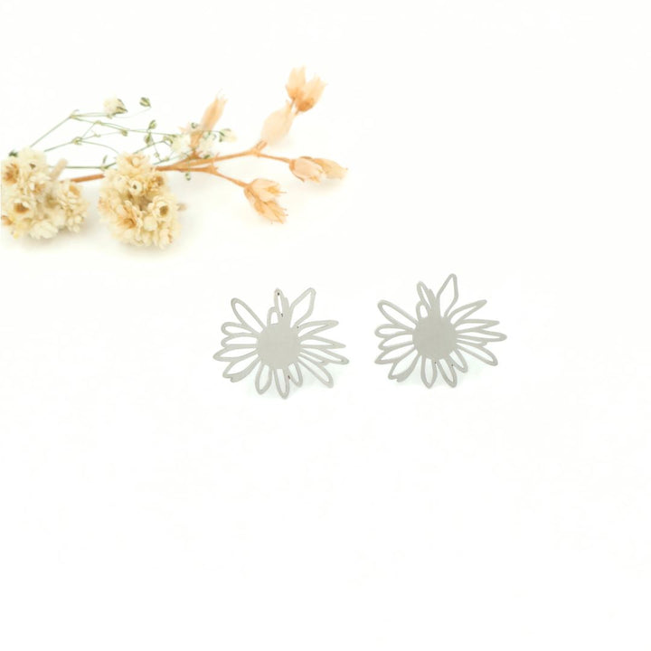 Daisy Studs
