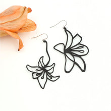 Load image into Gallery viewer, Madonna Lily Earrings

