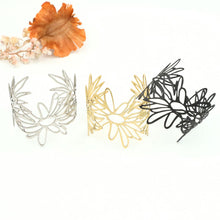 Load image into Gallery viewer, Daisy Cuff
