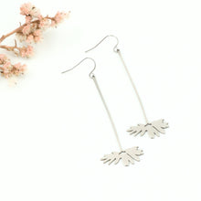 Load image into Gallery viewer, Solid Daisy Earrings
