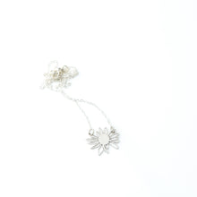 Load image into Gallery viewer, Floating Daisy Choker
