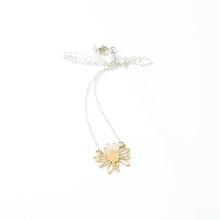 Load image into Gallery viewer, Floating Daisy Choker
