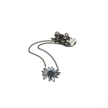 Load image into Gallery viewer, Floating Daisy Choker
