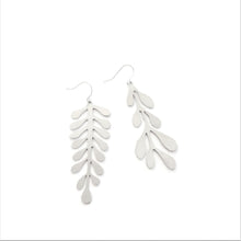 Load image into Gallery viewer, Small Seaweed Earrings
