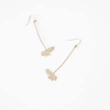Load image into Gallery viewer, Solid Daisy Earrings
