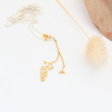Load image into Gallery viewer, Dot Flower Choker

