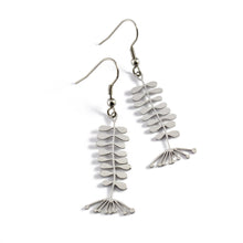 Load image into Gallery viewer, Small Flower Earrings
